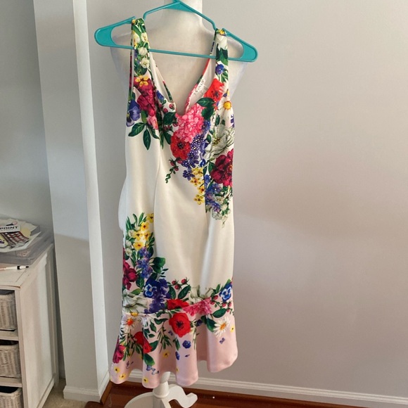 Venus dress size XS gorgeous! - Picture 4 of 16